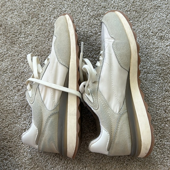 Cushionaire Sneakers, Size 7 - Picture 8 of 11